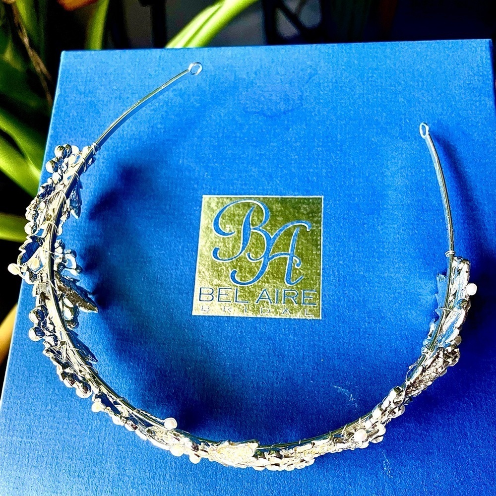 Bel Aire Bridal Tiara Crystal, Pearl & Gold Leaf Headpiece Headband RARE edition - Picture 9 of 14